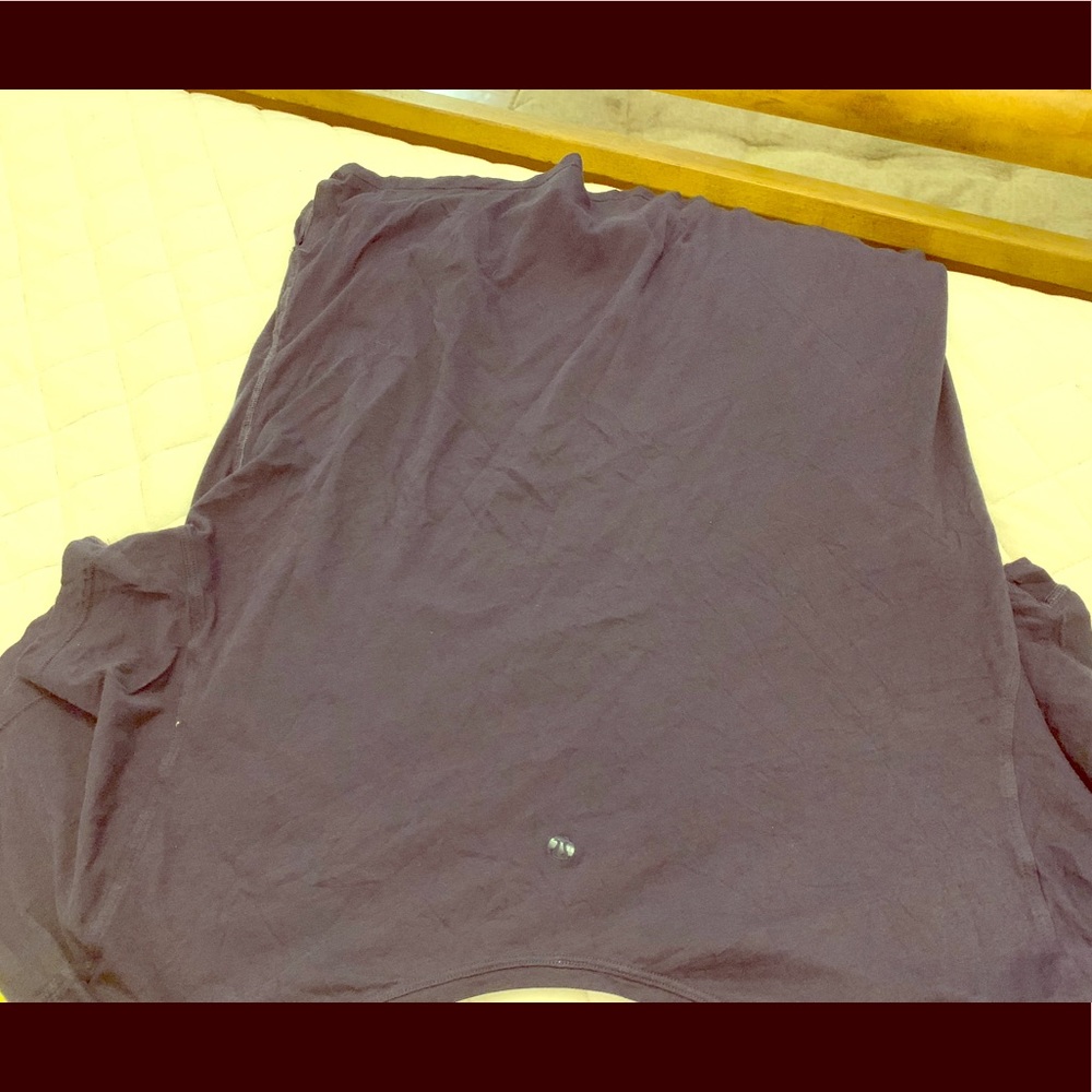 Lululemon boxed tee